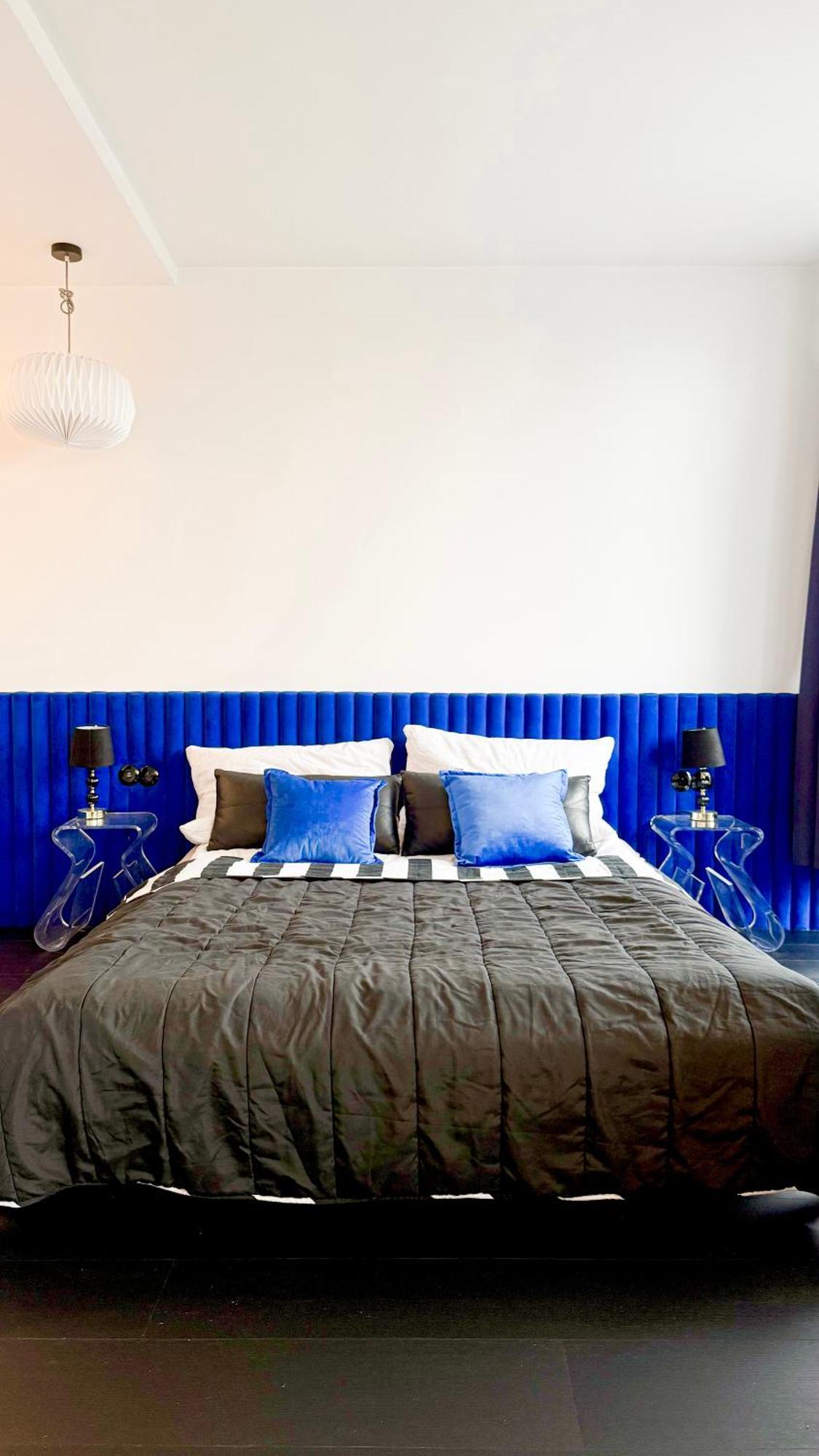 Black&blue